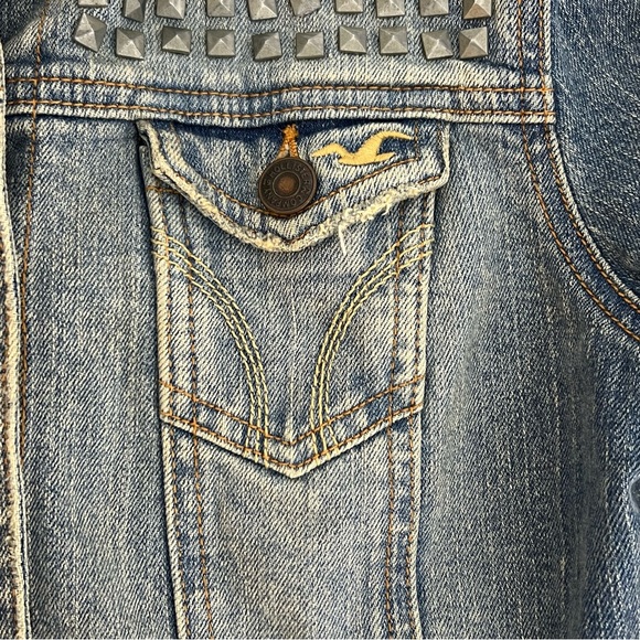 Hollister Surf 1972 Denim Jacket With Stud Details Size Medium - Picture 4 of 14